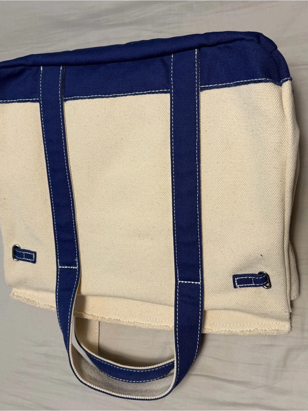 Viral Boatkin Bag in Navy Cream Color - Picture 4 of 4